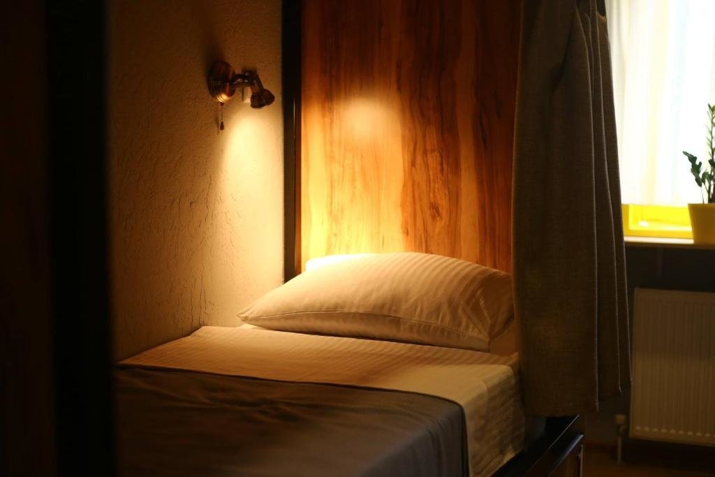 Кровать в общем номере (женский номер) Hostel Nomad