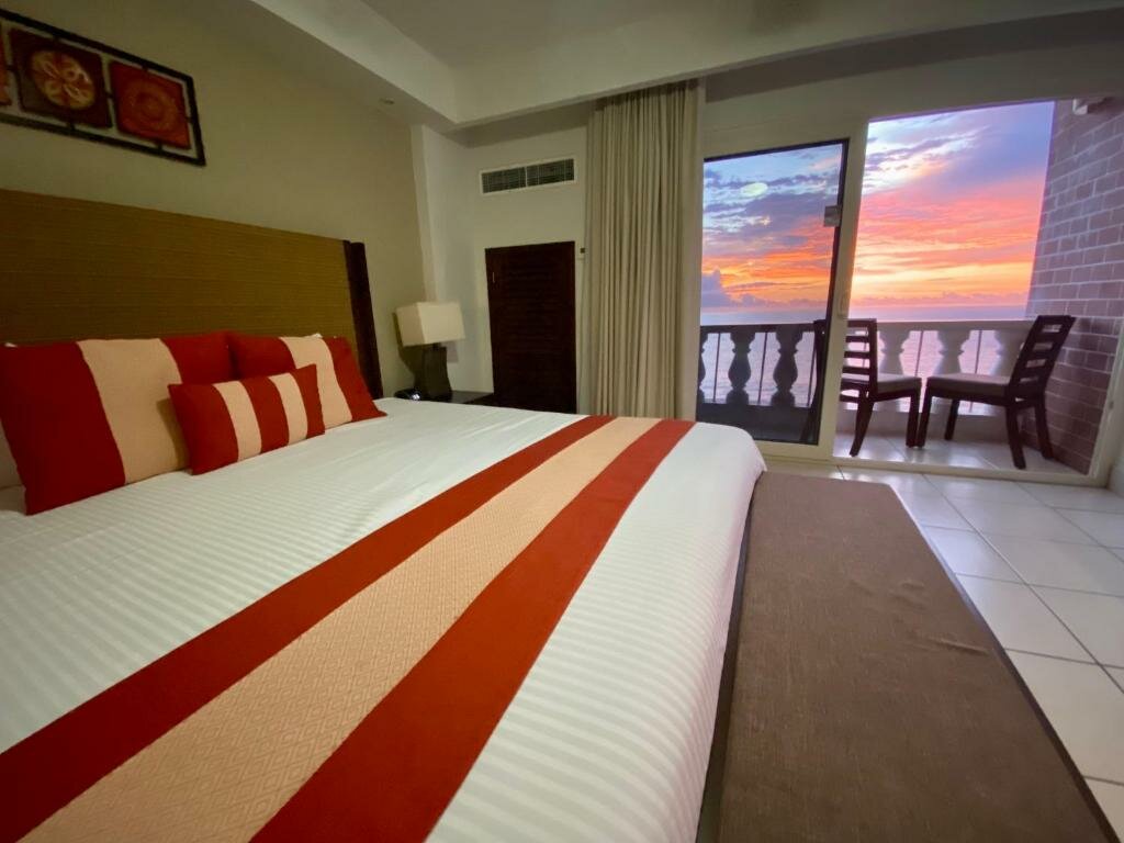 Номер Deluxe Costa Sur Resort & Spa