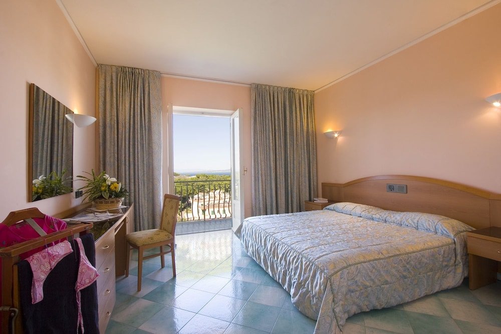Confort double chambre avec balcon et Vue jardin Hermitage Resort & Thermal Spa