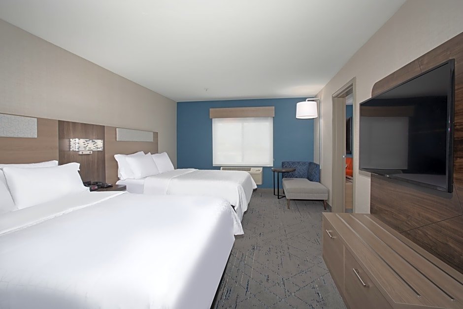 Четырёхместный люкс c 1 комнатой Holiday Inn Express & Suites Grand Junction, an IHG Hotel