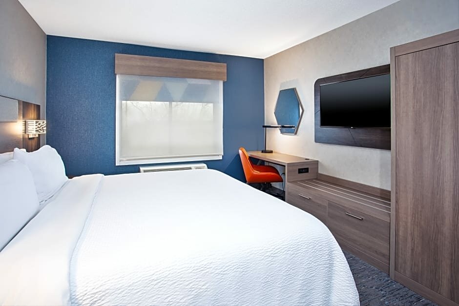Standard Doppel Zimmer Keller Holiday Inn Express Hotel & Suites