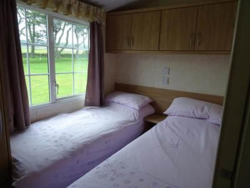 3 Bedrooms Superior room Inver Caravan Park