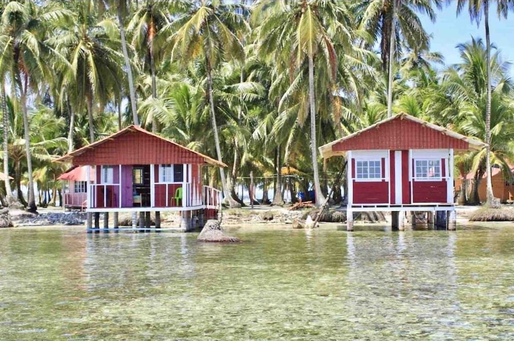Standard Zimmer Private Over-Water Cabins on San Blas Island