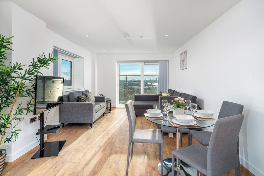 Deluxe Apartment Skyvillion - Woolwich 2-Bed Apartments