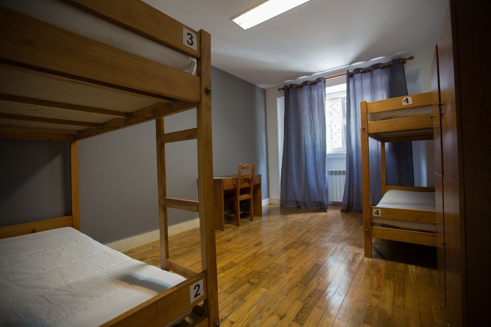 Кровать в общем номере (женский номер) HI Coimbra - Pousada de Juventude