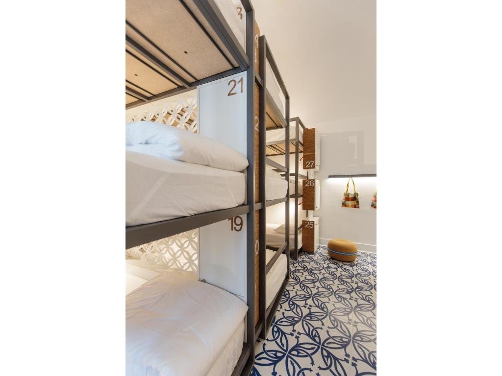 Кровать в общем номере (мужской номер) Heaven Inn Évora - Hostel