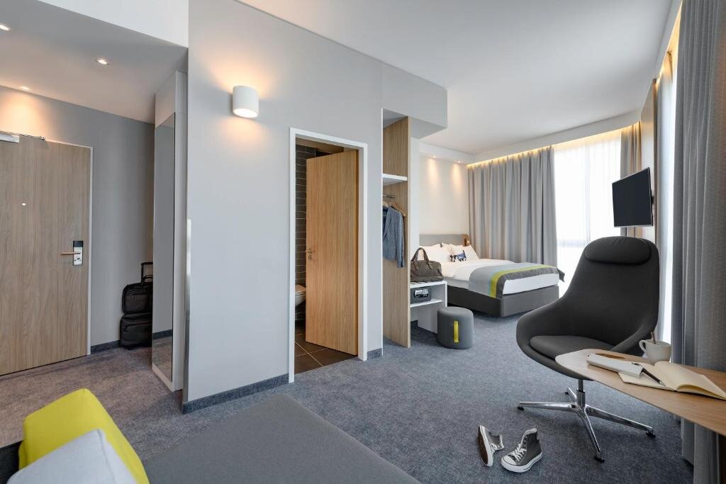 Семейный номер Standard Holiday Inn Express - Regensburg, an IHG Hotel