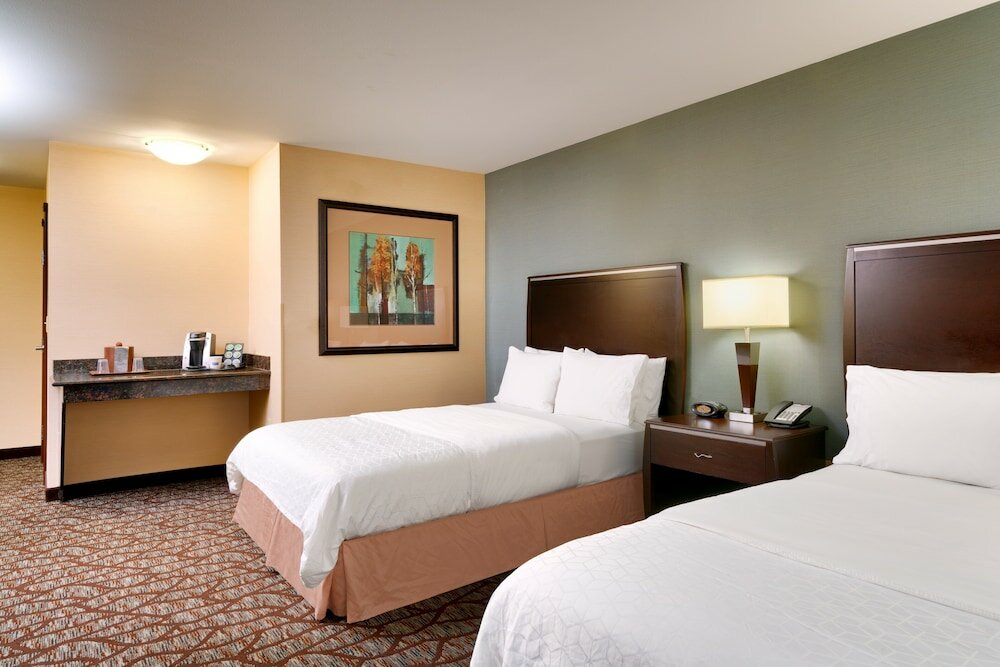 Standard Quadruple room Holiday Inn Express Hotel & Suites Butte, an IHG Hotel