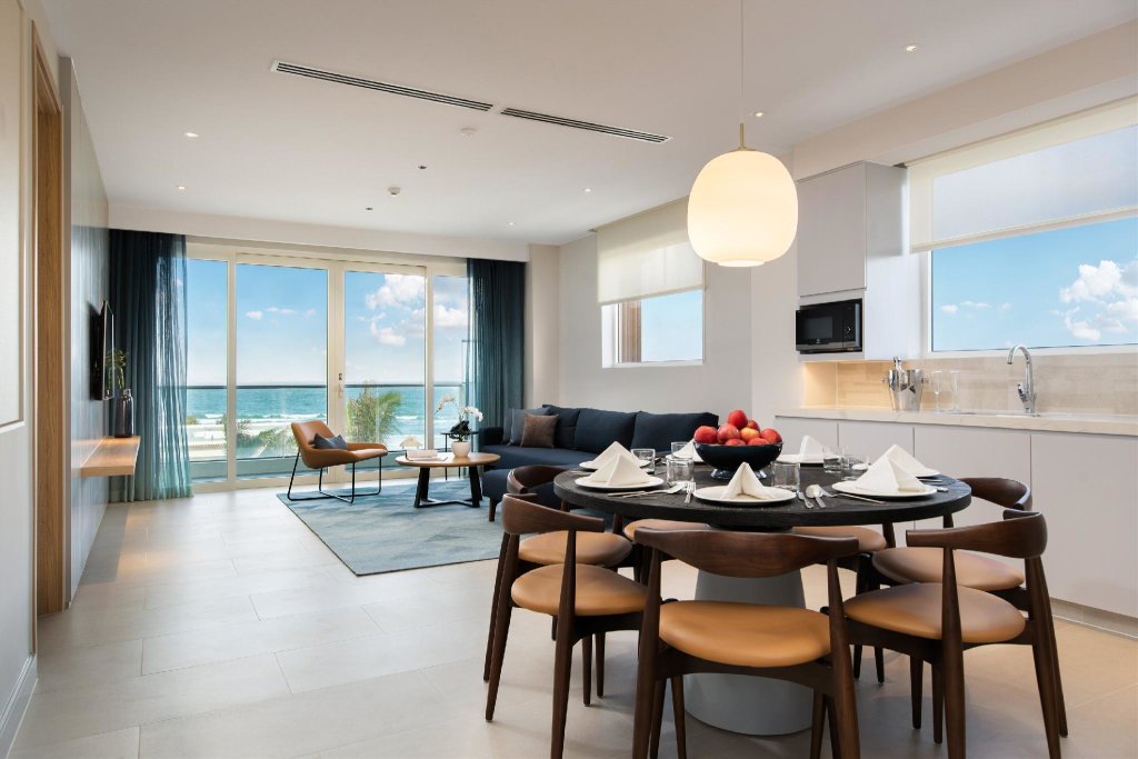 Номер Standard цокольный этаж с 3 комнатами с видом на океан Alma Cam Ranh Resort