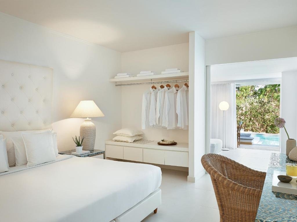 Double guestroom with sea view Grecotel LUX.ME White Palace​