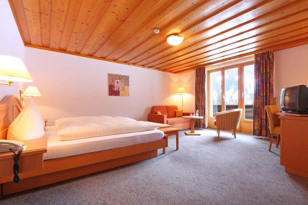 Двухместный номер Superior с балконом и с видом на горы Bernerhof Swiss Quality Hotel