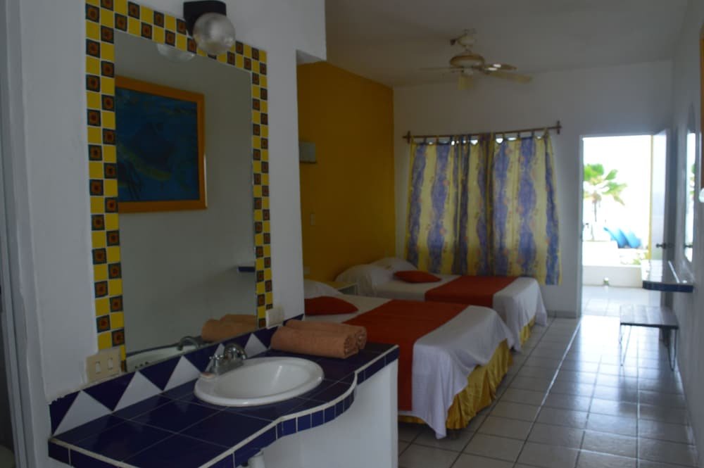 Standard room with balcony and with ocean view Hotel San Rafael Cuyutlan
