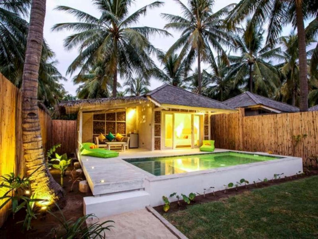 Deluxe villa Sunset Palms Resort