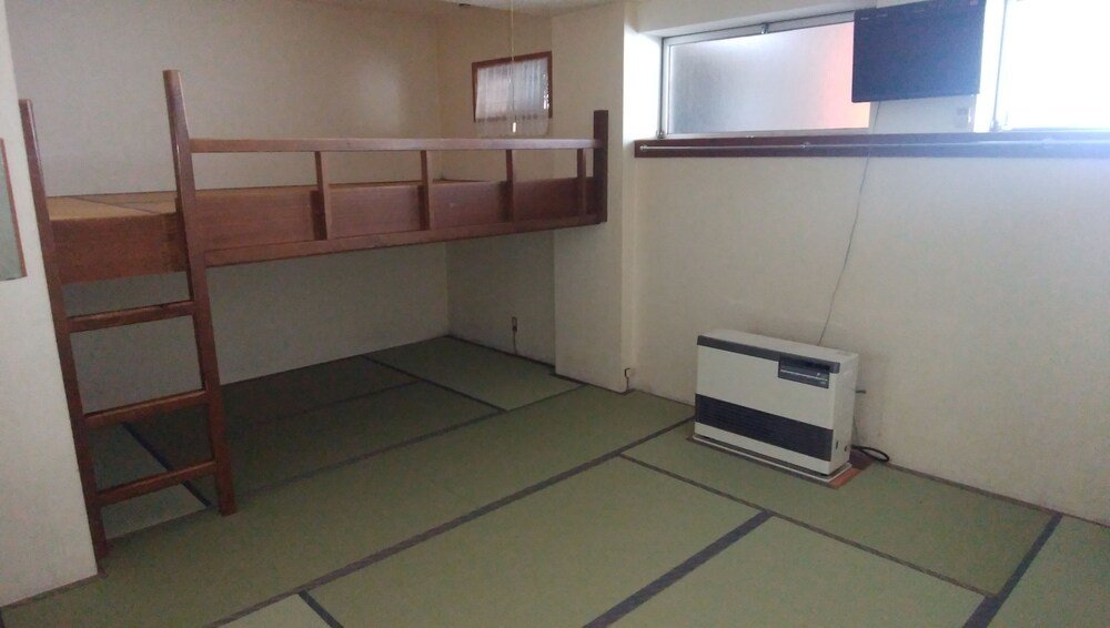 Кровать в общем номере Warabidaira Sanso