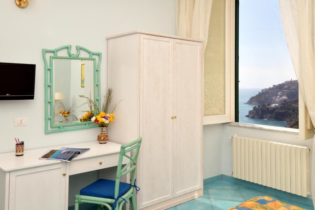 Standard Double room with partial sea view Villa Maria Luigia