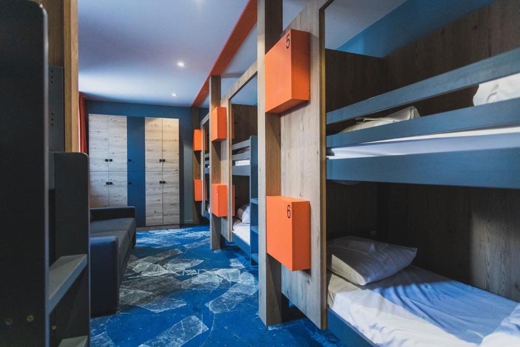 Кровать в общем номере Hotel Base Camp Lodge - Les 2 Alpes