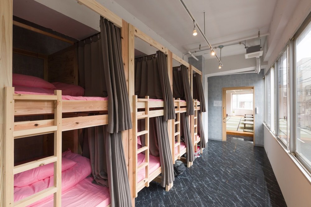 Кровать в общем номере (женский номер) 81's Inn Nakasu - Hostel