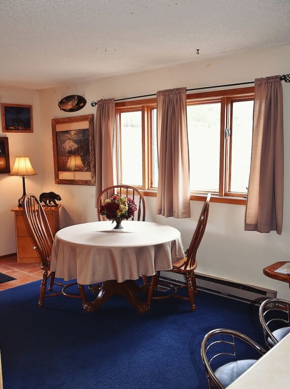 Suite Yellowstone River Suites