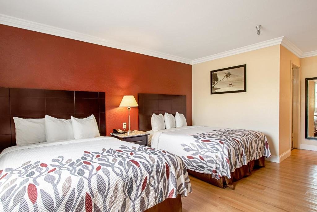 Двухместный номер Deluxe Red Roof Inn & Suites Monterey