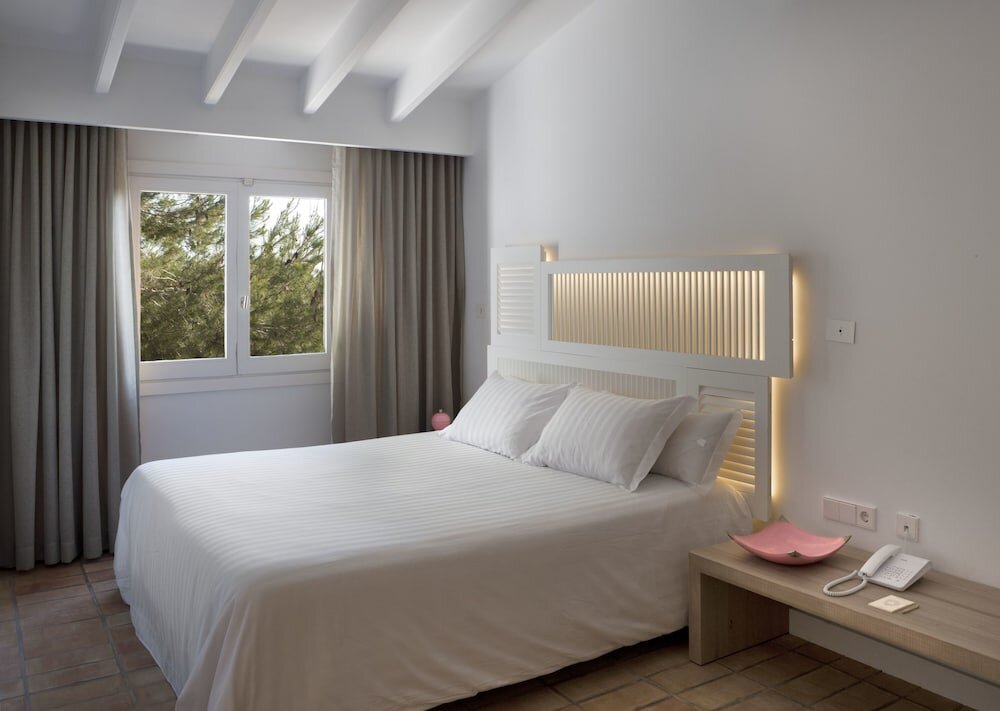 1 Bedroom Double Basement Suite with balcony Paraíso de los Pinos