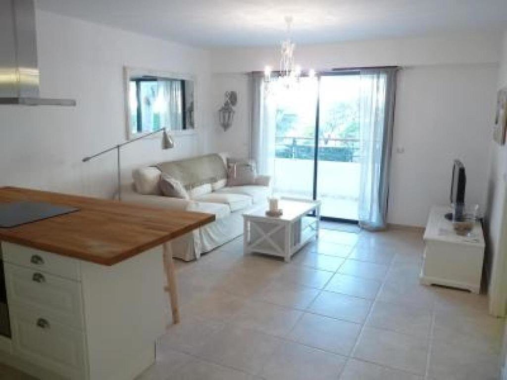Apartment Elegant two bedroom apartment with modern design and terrace close to beaches and Cannes center 546