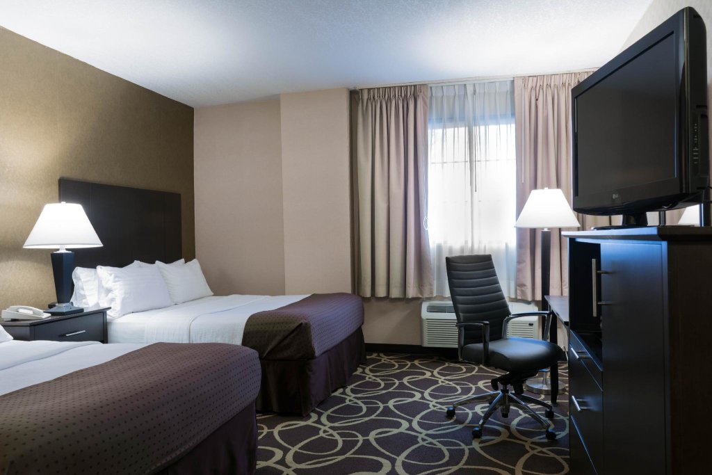 Четырёхместный номер Standard Holiday Inn Niagara Falls-Scenic Downtown, an IHG Hotel