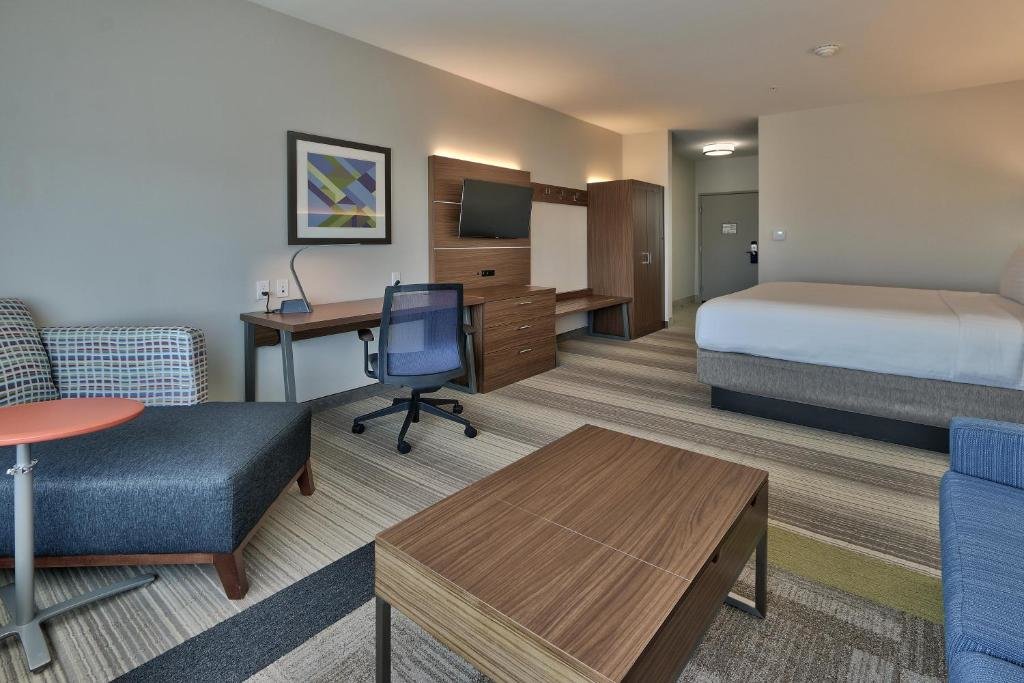 Suite Holiday Inn Express & Suites Houston East - Beltway 8, an IHG Hotel