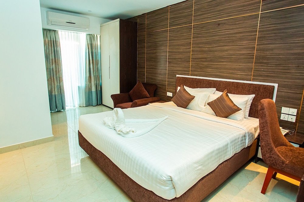Camera Premium Royal Raj Hotel & Condominium
