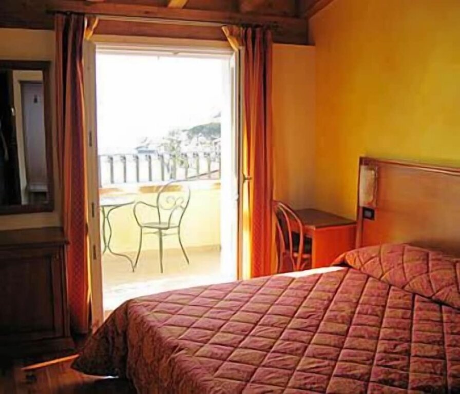 Standard Doppel Zimmer mit Balkon und mit Seeblick Hotel Monte Baldo