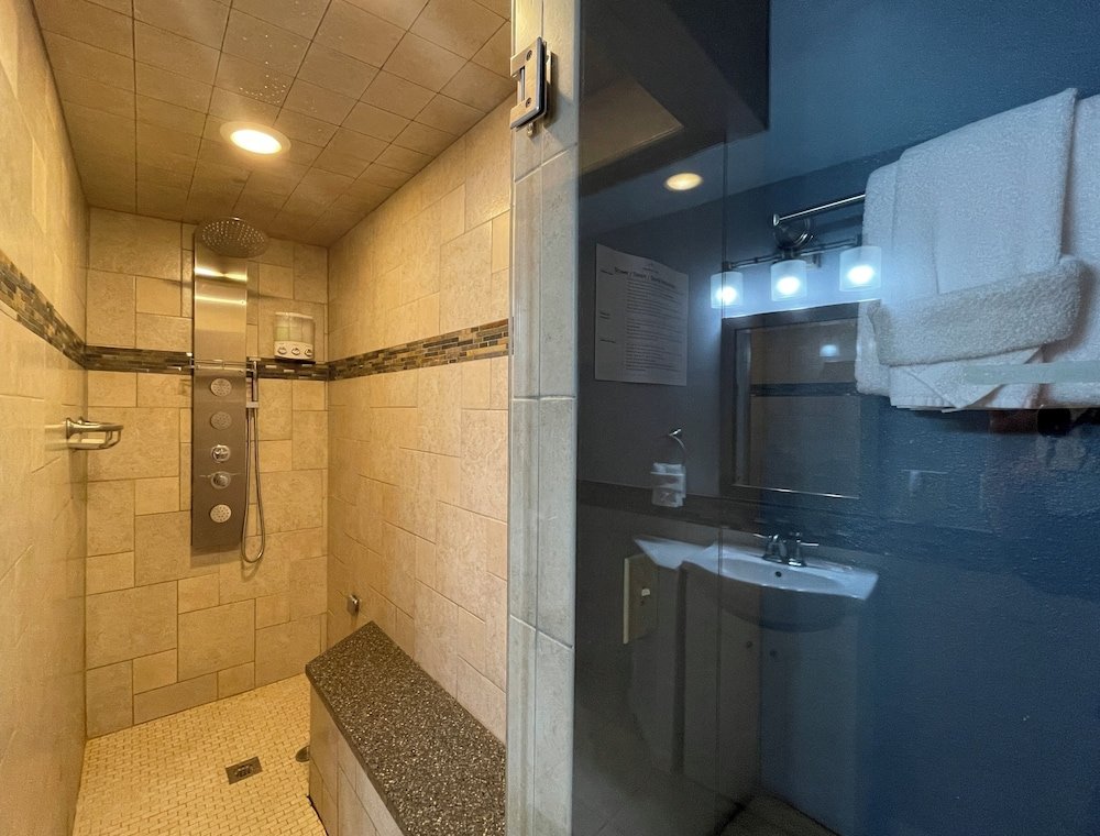 Apartamento Couples Retreat With Hot Tub, Sauna and Steam Room