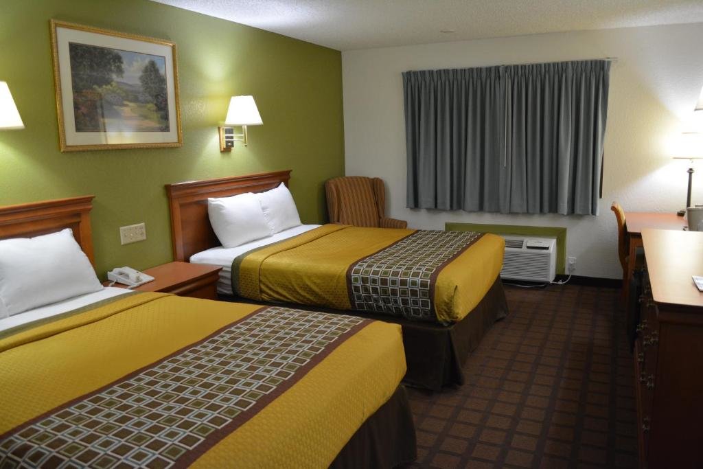 Standard Double room Bloomer Inn & Suites