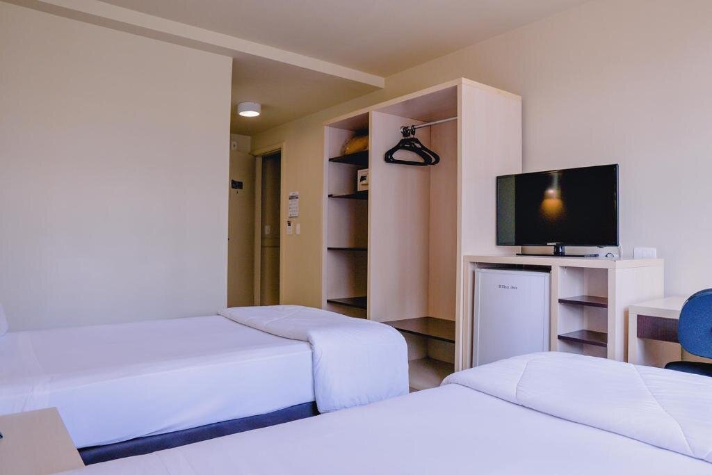 Classic Triple room Master Curitiba Hotel - Centro - A 2km do Batel