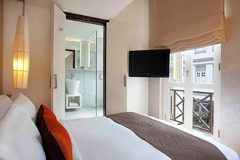 Cama en dormitorio compartido Naumi Liora Hotel