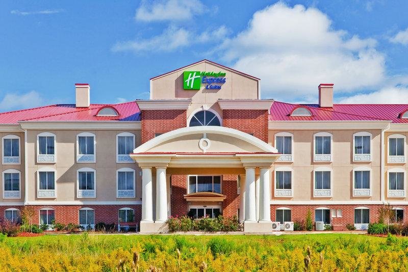 Двухместный люкс Holiday Inn Express Hotel & Suites-Magee, an IHG Hotel