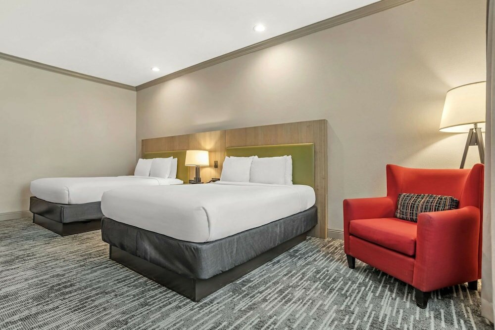 Четырёхместный номер Premium Country Inn & Suites by Radisson, Metairie New Orleans , LA