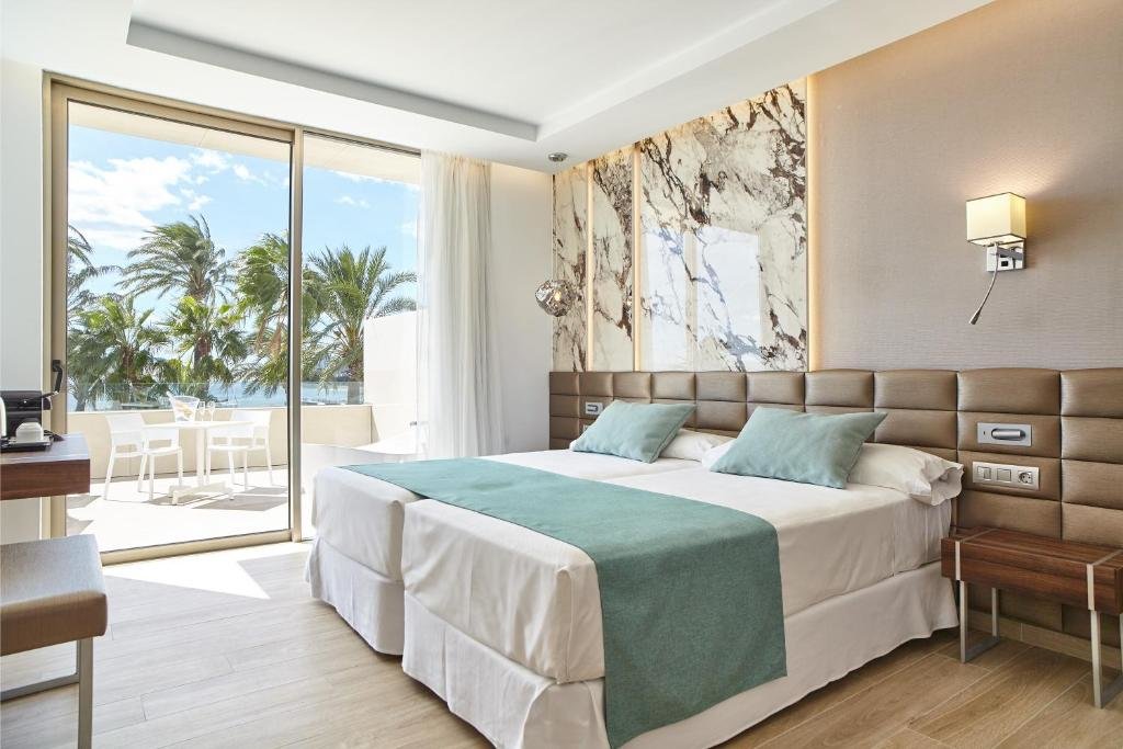 Трёхместный номер Standard с видом на море Hotel Torre del Mar - Ibiza