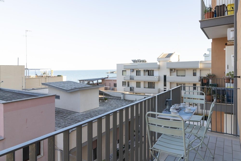 4 Bedrooms Family Apartment with balcony and seafront Casa Pepitas apt sea Front Monopoli