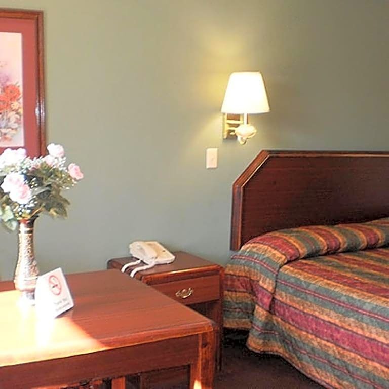 Standard Vierer Zimmer Executive Inn & Suites - Covington