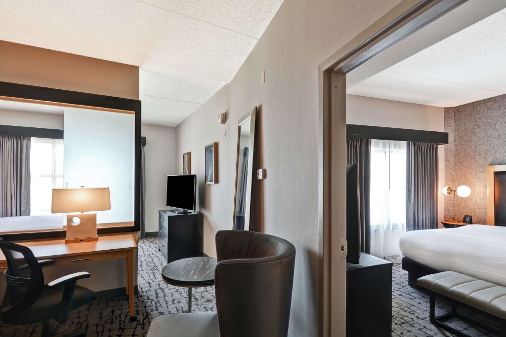 Люкс с 2 комнатами DoubleTree by Hilton Baton Rouge