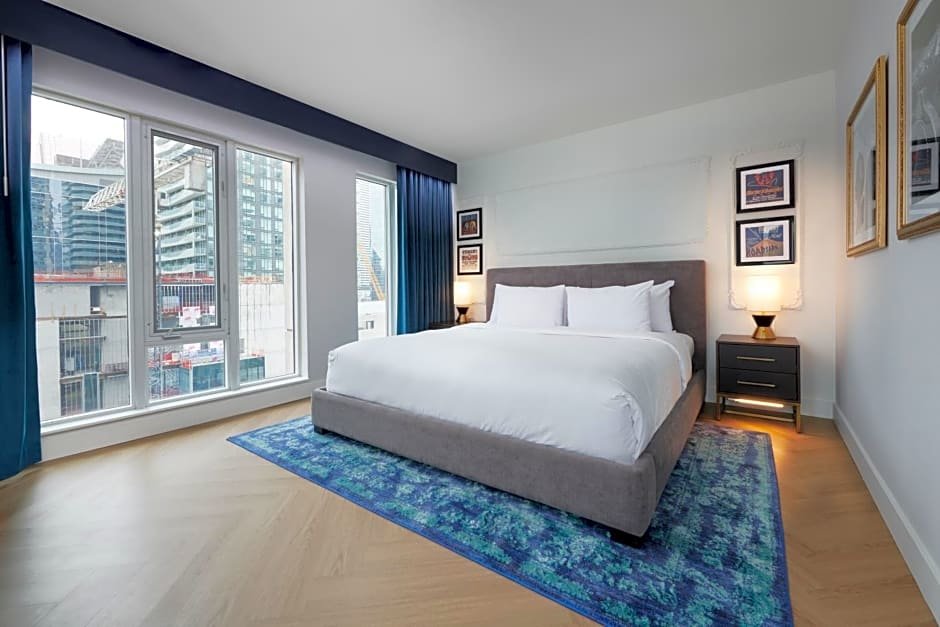 Premium Double room Pantages Hotel Downtown Toronto