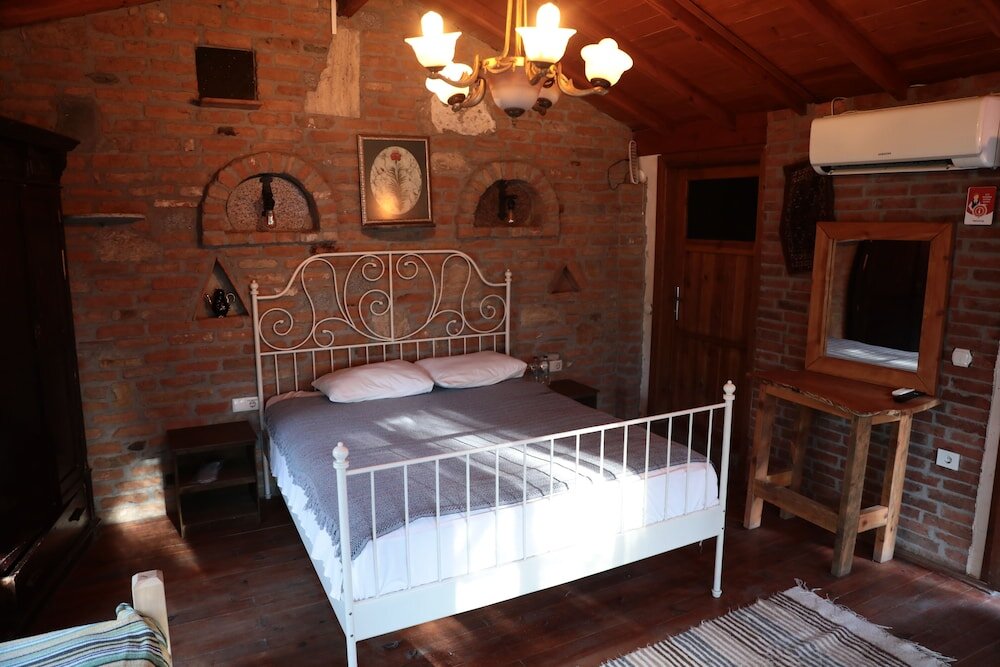 Номер Standard c 1 комнатой с балконом и с видом на сад Kayserkaya Cottages & Camping