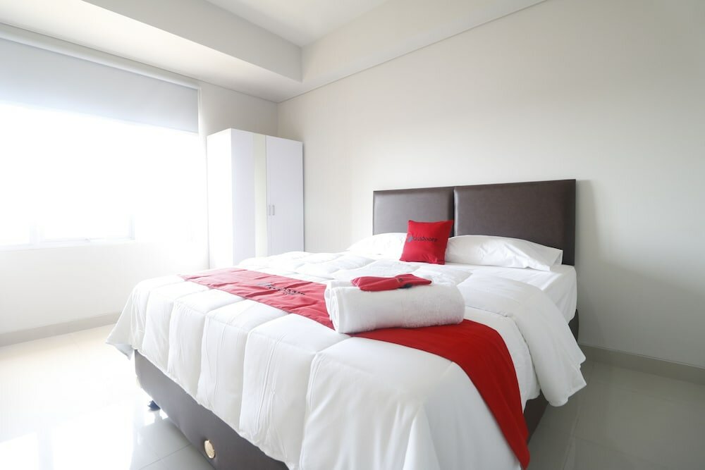 Standard Zimmer RedDoorz Apartment near Summarecon Mall Serpong