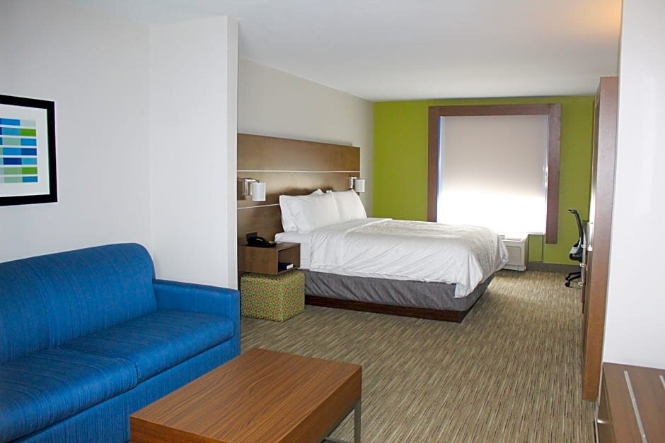 Suite Holiday Inn Express & Suites Martinsville, an IHG Hotel