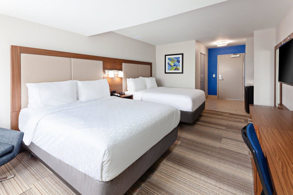 Четырёхместный номер Standard Holiday Inn Express Mira Mesa San Diego, an IHG Hotel