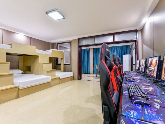 Кровать в общем номере Qidian Yangguang Hotel