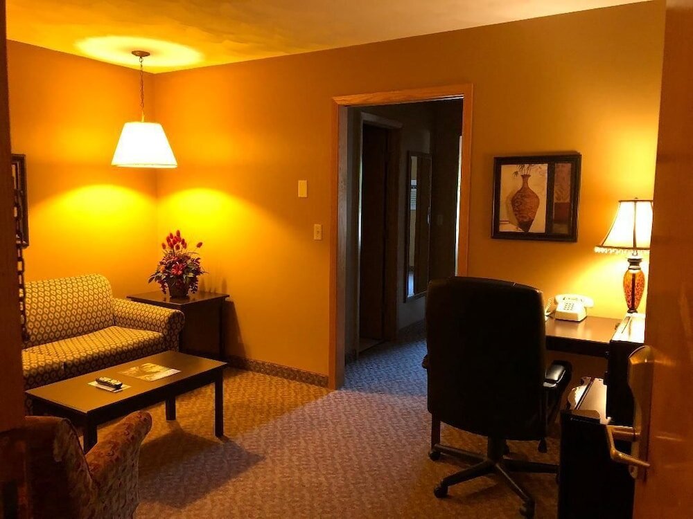 Suite Econo Lodge Inn & Suites Munising Area