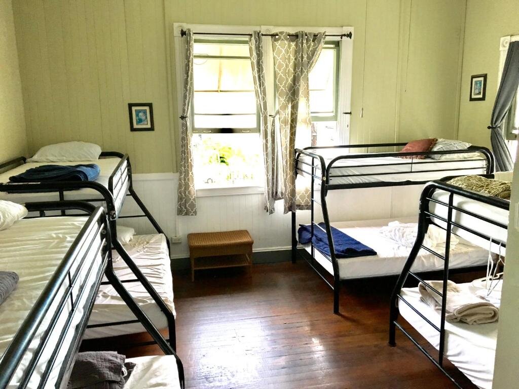 Кровать в общем номере (мужской номер) Howzit Hostels Hilo