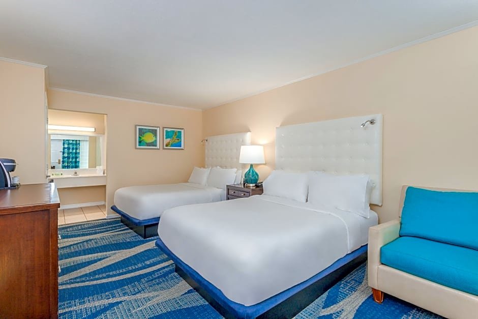 Четырёхместный номер Standard с видом на бассейн Holiday Inn Key Largo, an IHG Hotel