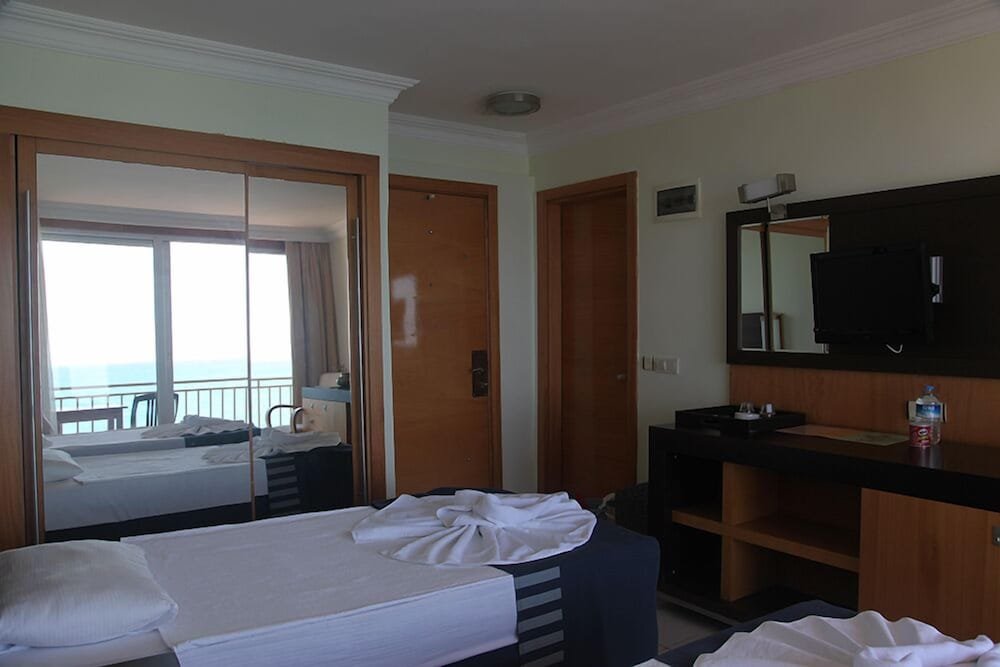 Standard Double room with balcony and with sea view Yali Hotel