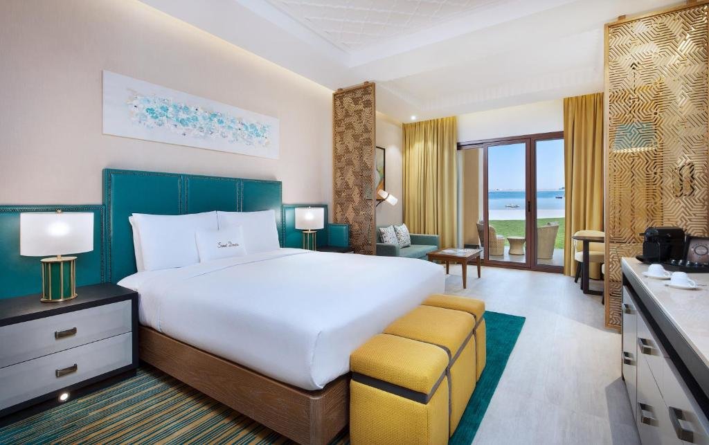 Двухместный номер Bay Club seafront DoubleTree by Hilton Resort & Spa Marjan Island